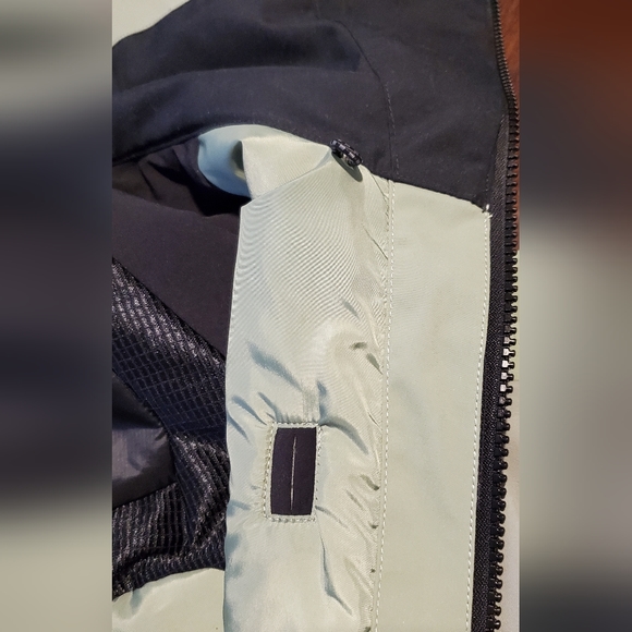 Womens Burton AK 2L GORE-TEX Embark Jacket - Picture 8 of 14